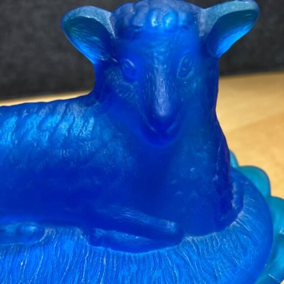 RARE Cobalt Blue Lamb on Nest - Picture 8 of 9